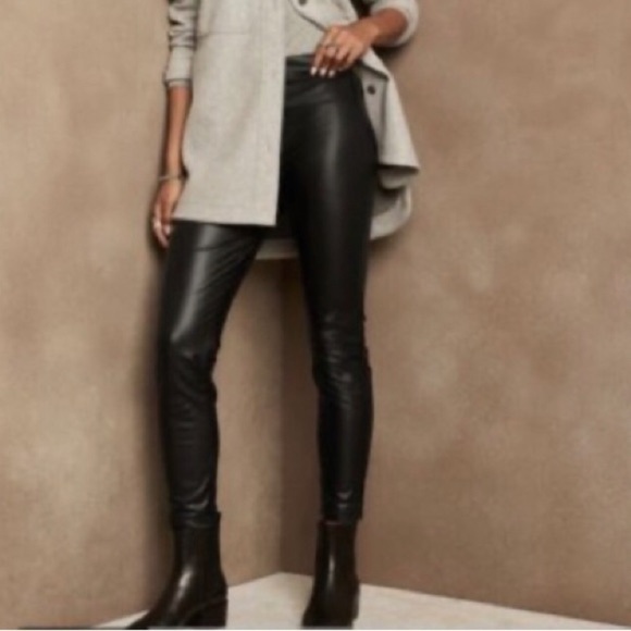 NWOT! Banana Republic High Rise Black Vegan Faux Leather Leggings - Multiple💛 - Picture 2 of 5